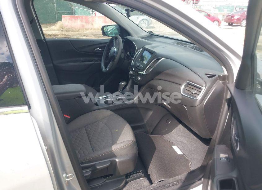 Photo 5 of 2019 Chevrolet Equinox LT (VIN 2GNAXUEV2K6235836)