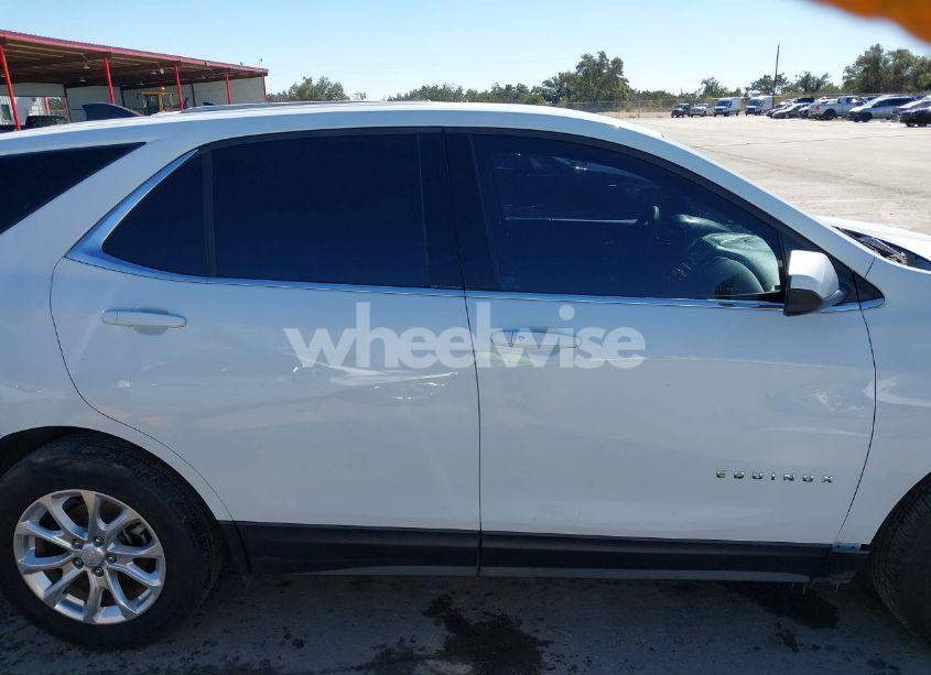 Photo 13 of 2020 Chevrolet Equinox LT (VIN 2GNAXUEV2L6208430)