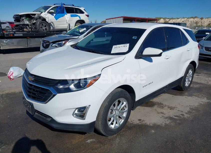 Photo 2 of 2020 Chevrolet Equinox LT (VIN 2GNAXUEV2L6208430)