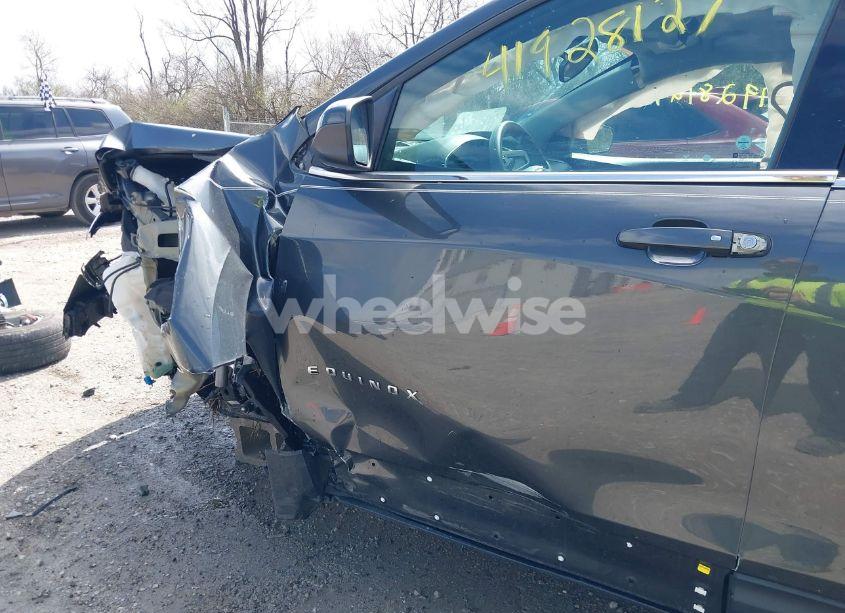 Photo 19 of 2019 Chevrolet Equinox LT (VIN 2GNAXUEV3K6258168)