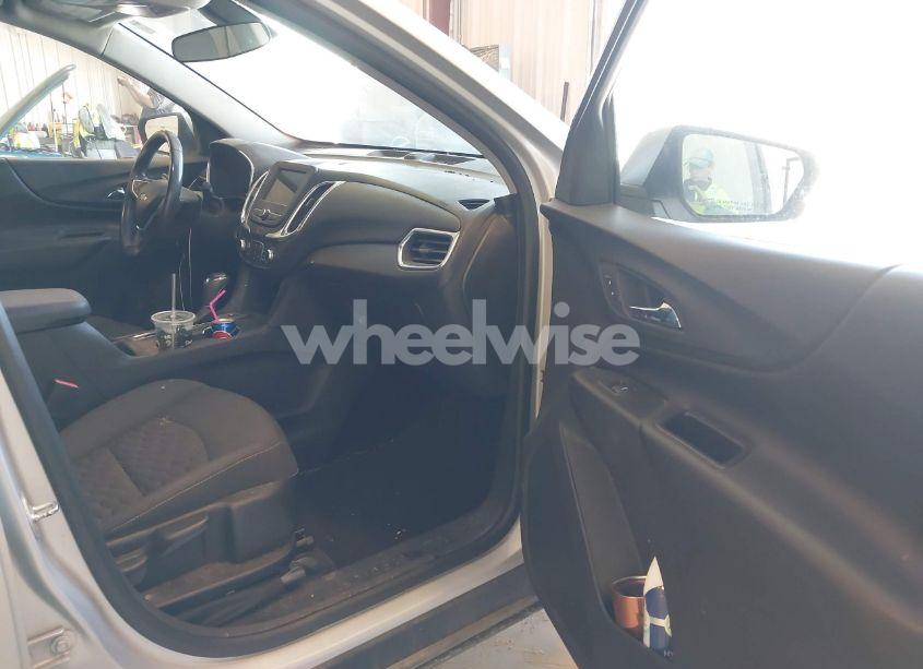 Photo 5 of 2019 Chevrolet Equinox LT (VIN 2GNAXUEV3K6307224)