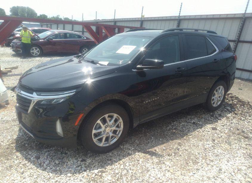 Photo 2 of 2022 Chevrolet Equinox AWD LT (VIN 2GNAXUEV3N6102538)