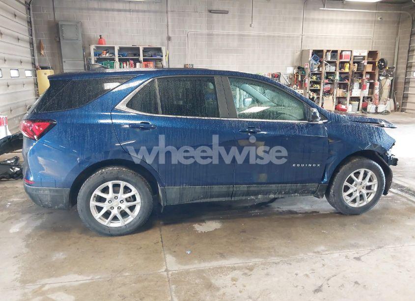 Photo 14 of 2022 Chevrolet Equinox AWD LT (VIN 2GNAXUEV3N6113863)