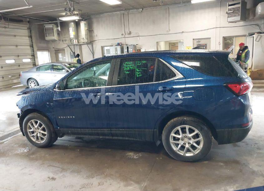 Photo 15 of 2022 Chevrolet Equinox AWD LT (VIN 2GNAXUEV3N6113863)