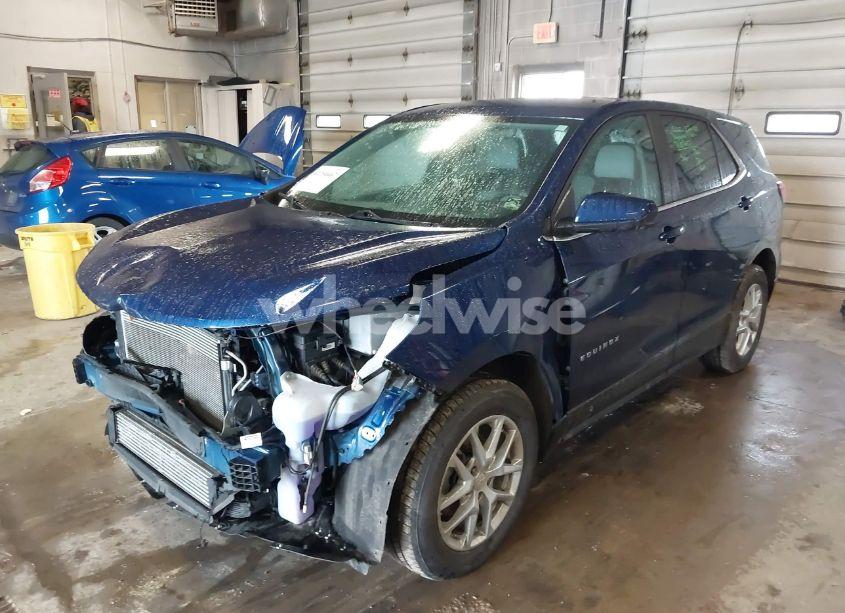Photo 2 of 2022 Chevrolet Equinox AWD LT (VIN 2GNAXUEV3N6113863)