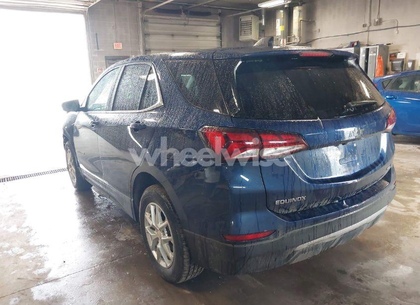Photo 3 of 2022 Chevrolet Equinox AWD LT (VIN 2GNAXUEV3N6113863)