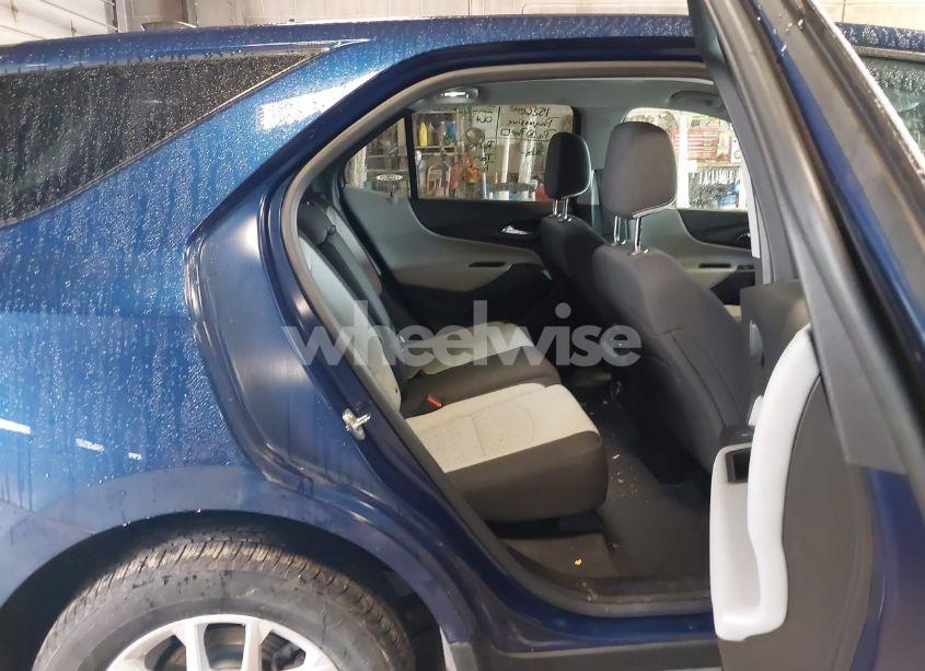 Photo 8 of 2022 Chevrolet Equinox AWD LT (VIN 2GNAXUEV3N6113863)