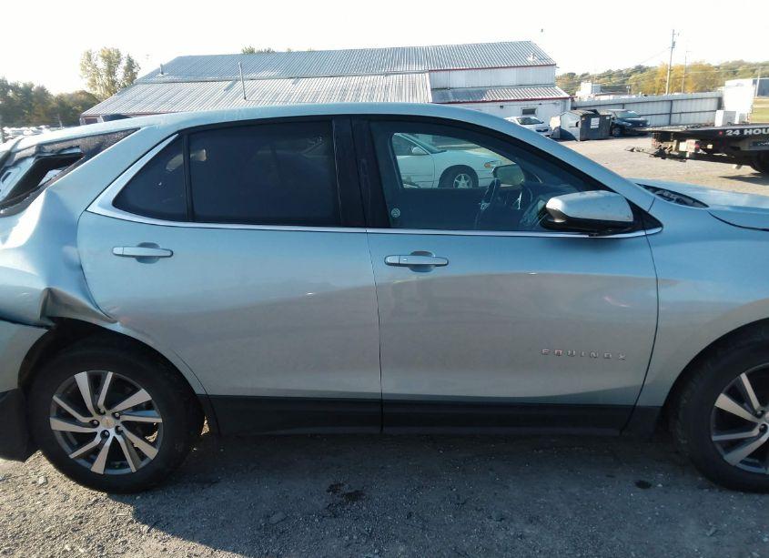 Photo 13 of 2022 Chevrolet Equinox AWD LT (VIN 2GNAXUEV3N6132249)