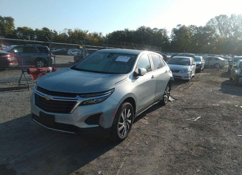 Photo 2 of 2022 Chevrolet Equinox AWD LT (VIN 2GNAXUEV3N6132249)