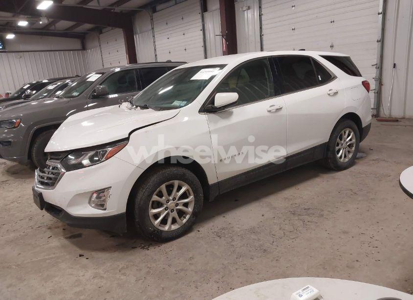 Photo 2 of 2019 Chevrolet Equinox LT (VIN 2GNAXUEV4K6116864)