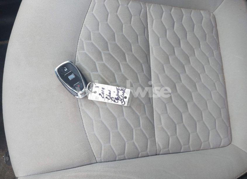 Photo 11 of 2019 Chevrolet Equinox LT (VIN 2GNAXUEV4K6168205)