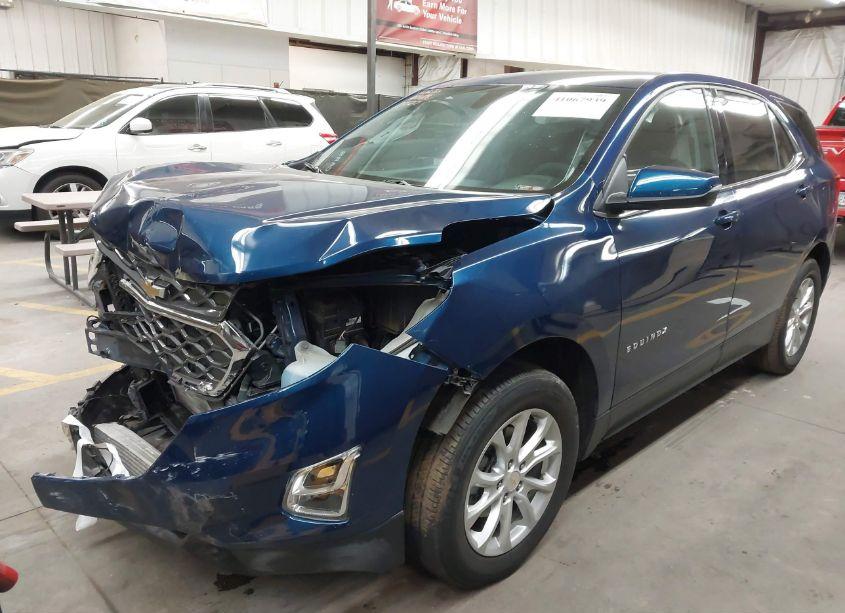 Photo 2 of 2019 Chevrolet Equinox LT (VIN 2GNAXUEV4K6168527)