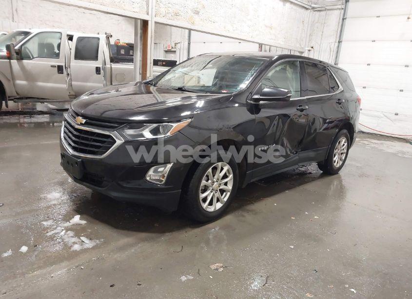 Photo 2 of 2019 Chevrolet Equinox LT (VIN 2GNAXUEV4K6260382)