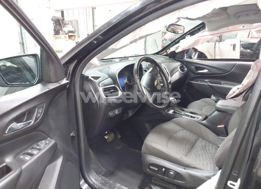 Photo 5 of 2019 Chevrolet Equinox LT (VIN 2GNAXUEV4K6260382)