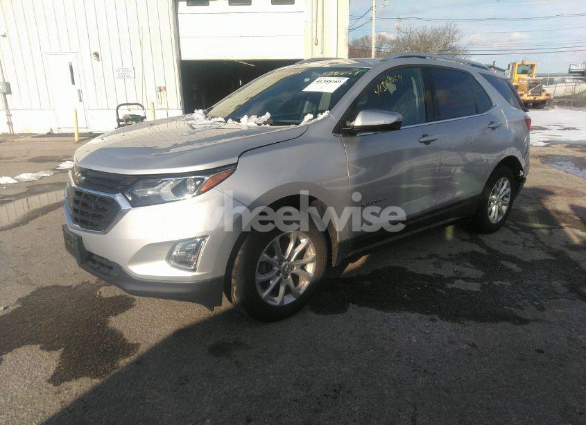 Photo 2 of 2019 Chevrolet Equinox LT (VIN 2GNAXUEV4K6267333)