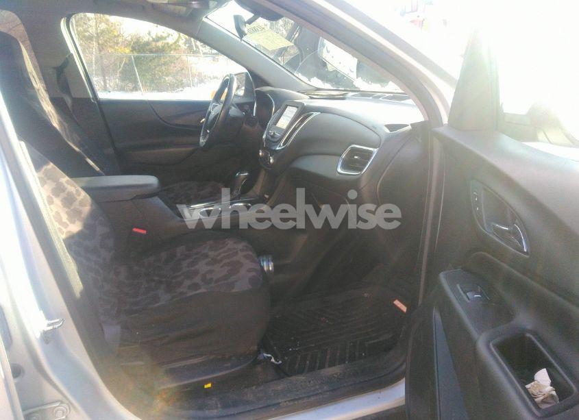 Photo 5 of 2019 Chevrolet Equinox LT (VIN 2GNAXUEV4K6267333)