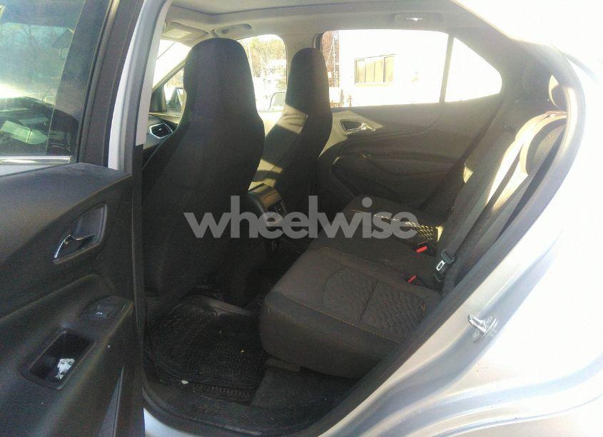 Photo 8 of 2019 Chevrolet Equinox LT (VIN 2GNAXUEV4K6267333)