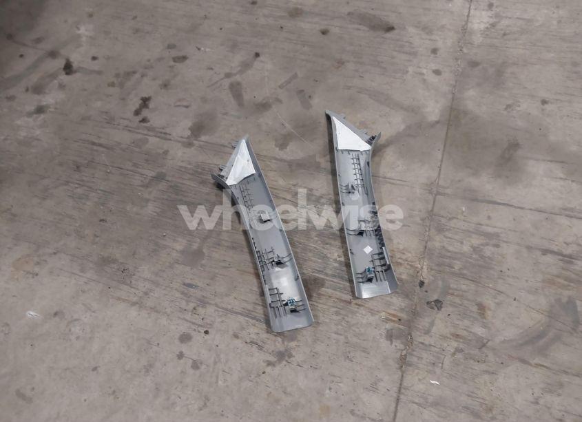 Photo 12 of 2019 Chevrolet Equinox LT (VIN 2GNAXUEV5K6149212)