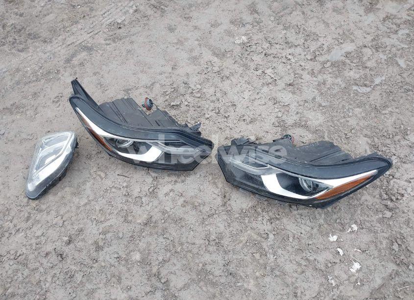 Photo 12 of 2019 Chevrolet Equinox LT (VIN 2GNAXUEV5K6184042)