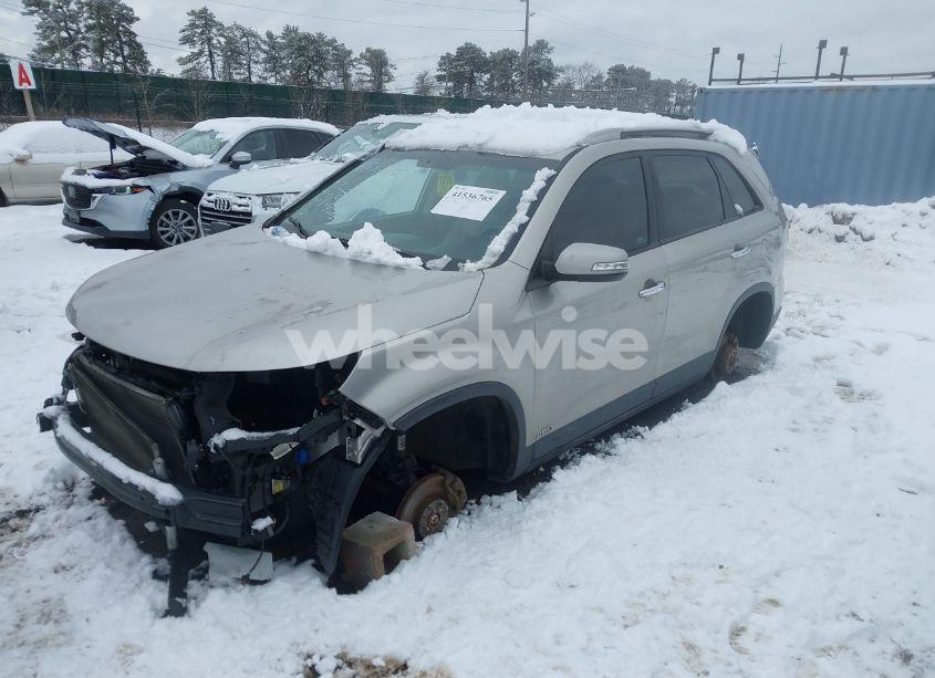 Photo 2 of 2019 Chevrolet Equinox LT (VIN 2GNAXUEV5K6229741)