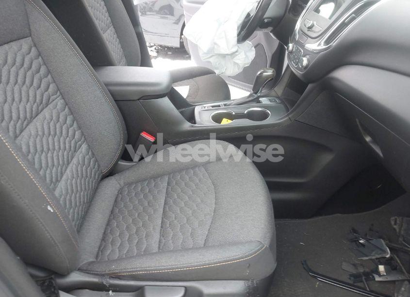 Photo 5 of 2019 Chevrolet Equinox LT (VIN 2GNAXUEV5K6229741)