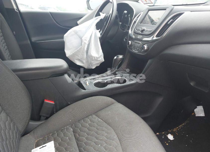 Photo 5 of 2019 Chevrolet Equinox LT (VIN 2GNAXUEV6K6136369)