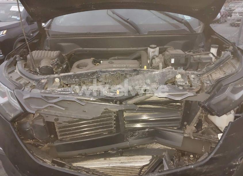 Photo 10 of 2019 Chevrolet Equinox LT (VIN 2GNAXUEV6K6205870)