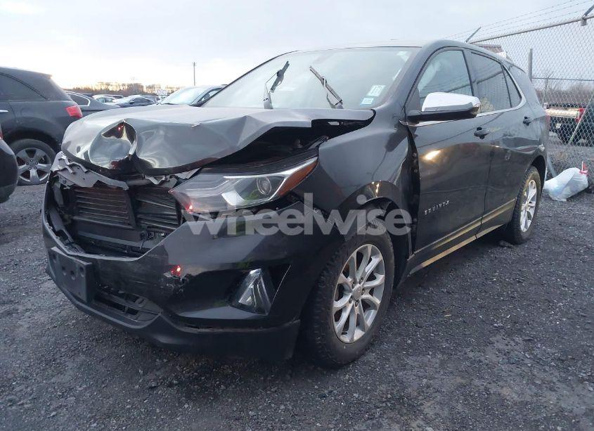 Photo 2 of 2019 Chevrolet Equinox LT (VIN 2GNAXUEV6K6205870)