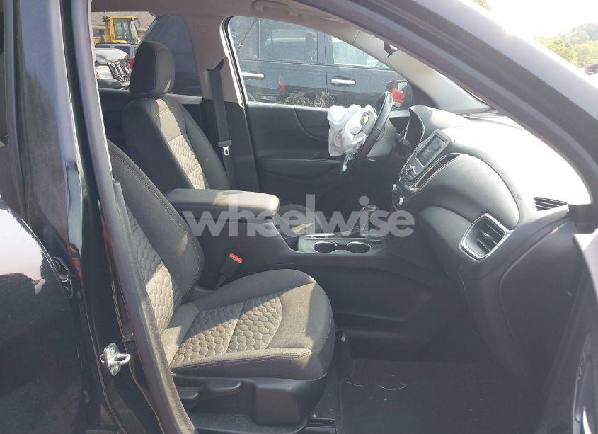 Photo 5 of 2019 Chevrolet Equinox LT (VIN 2GNAXUEV6K6208588)