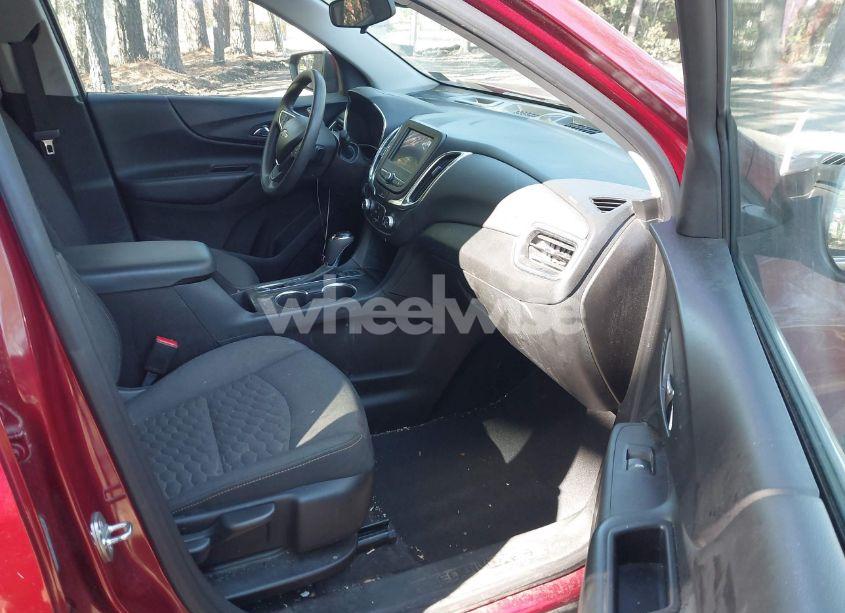 Photo 5 of 2021 Chevrolet Equinox AWD LT (VIN 2GNAXUEV6M6135144)