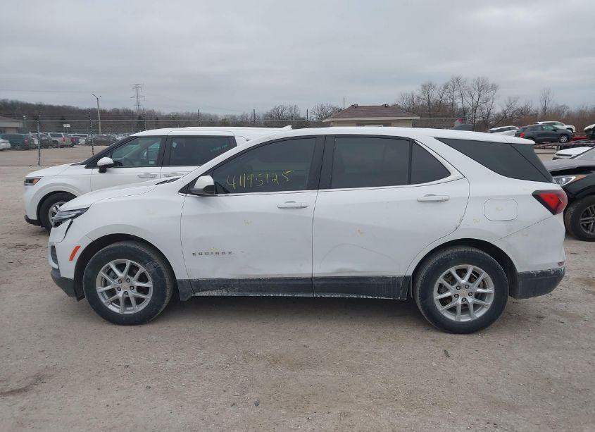 Photo 14 of 2022 Chevrolet Equinox AWD LT (VIN 2GNAXUEV6N6118121)