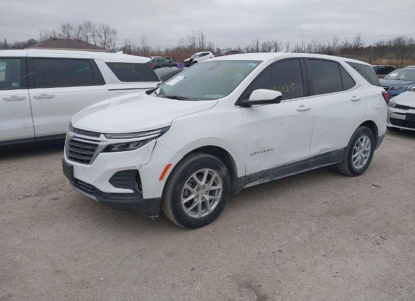 Photo 2 of 2022 Chevrolet Equinox AWD LT (VIN 2GNAXUEV6N6118121)