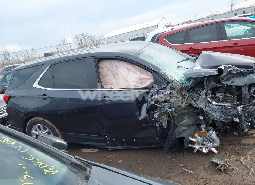 Photo 13 of 2022 Chevrolet Equinox AWD LT (VIN 2GNAXUEV6N6127210)