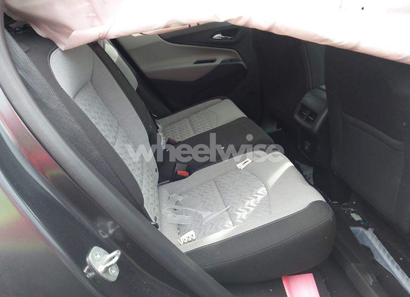 Photo 8 of 2022 Chevrolet Equinox AWD LT (VIN 2GNAXUEV6N6127210)