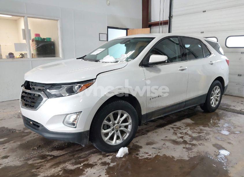 Photo 2 of 2019 Chevrolet Equinox LT (VIN 2GNAXUEV7K6204677)