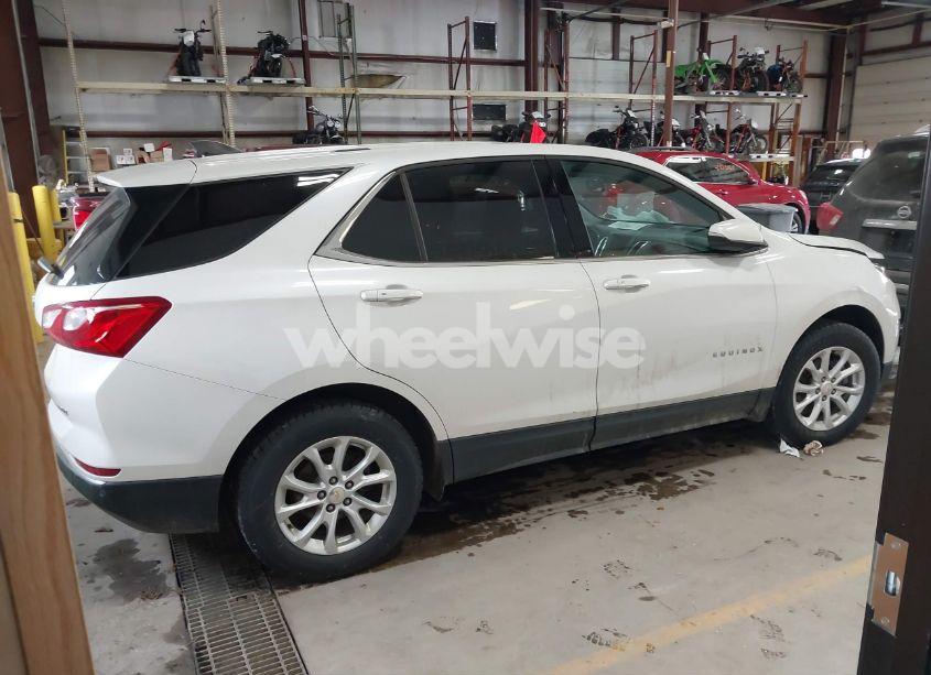 Photo 4 of 2019 Chevrolet Equinox LT (VIN 2GNAXUEV7K6204677)