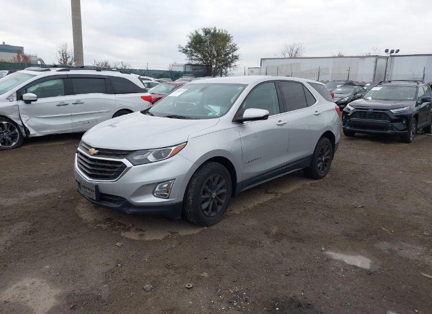 Photo 2 of 2019 Chevrolet Equinox LT (VIN 2GNAXUEV8K6182849)