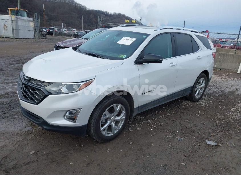 Photo 2 of 2019 Chevrolet Equinox LT (VIN 2GNAXUEV8K6207667)