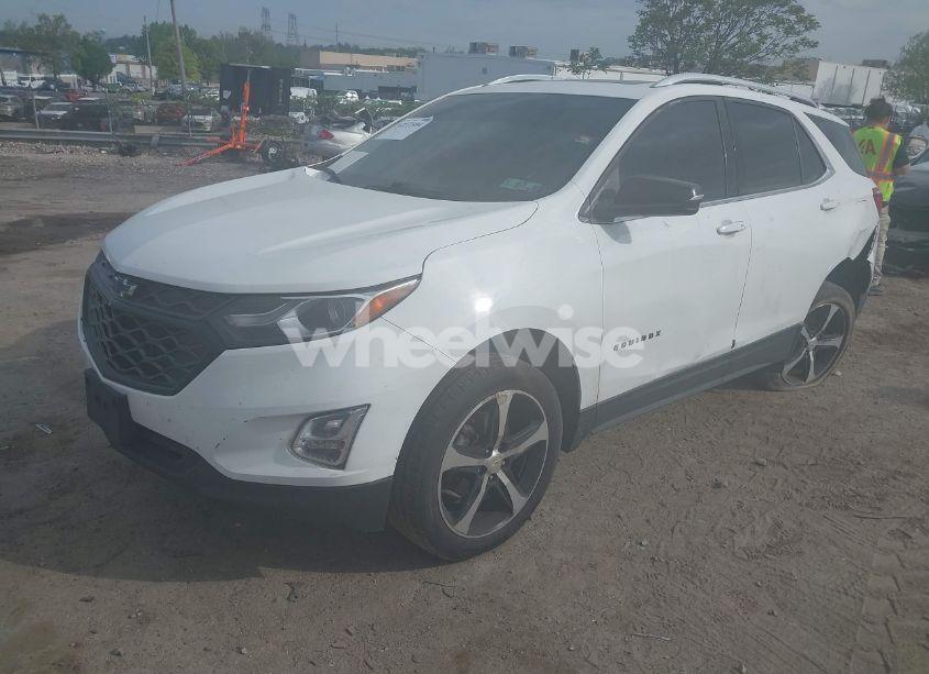 Photo 2 of 2019 Chevrolet Equinox LT (VIN 2GNAXUEV8K6224713)