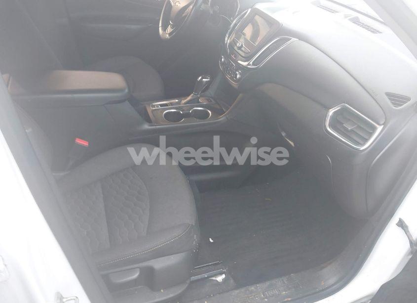 Photo 5 of 2019 Chevrolet Equinox LT (VIN 2GNAXUEV8K6224713)