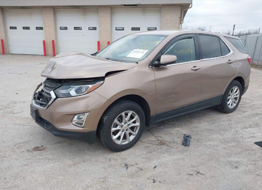 Photo 2 of 2019 Chevrolet Equinox LT (VIN 2GNAXUEV8K6240006)