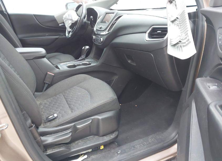 Photo 5 of 2019 Chevrolet Equinox LT (VIN 2GNAXUEV8K6240006)