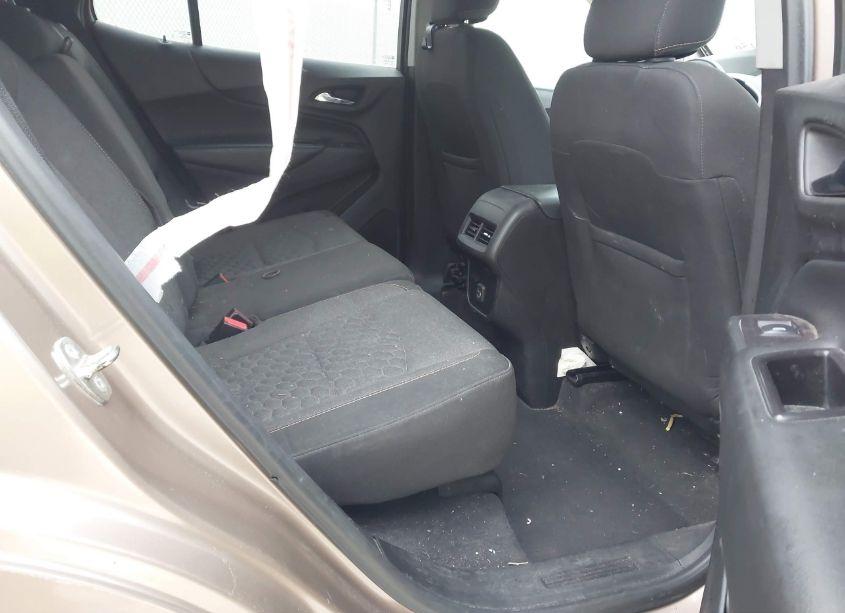 Photo 8 of 2019 Chevrolet Equinox LT (VIN 2GNAXUEV8K6240006)