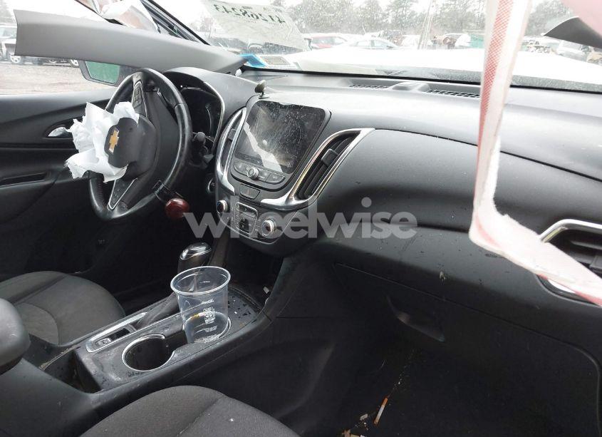 Photo 5 of 2019 Chevrolet Equinox LT (VIN 2GNAXUEV9K6147656)