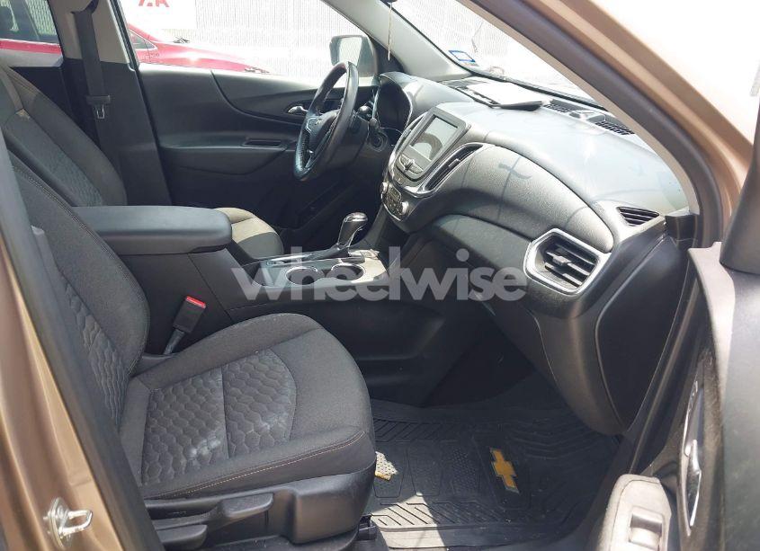 Photo 5 of 2019 Chevrolet Equinox LT (VIN 2GNAXUEV9K6169267)