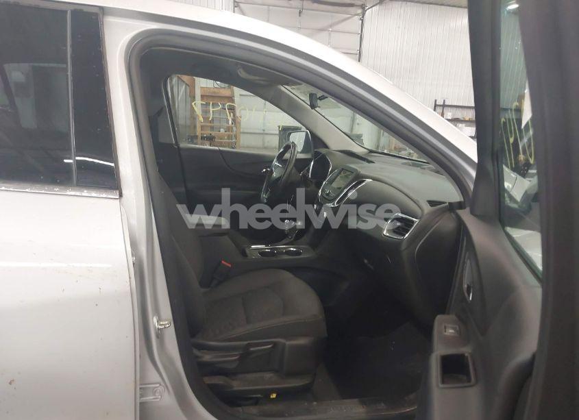 Photo 5 of 2019 Chevrolet Equinox LT (VIN 2GNAXUEV9K6204180)