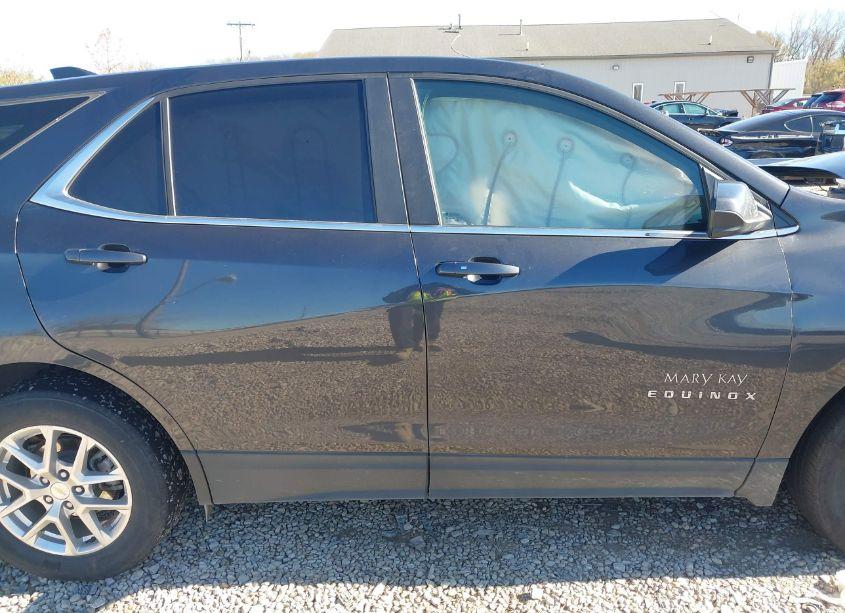Photo 13 of 2022 Chevrolet Equinox AWD LT (VIN 2GNAXUEV9N6110353)