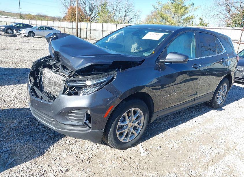 Photo 2 of 2022 Chevrolet Equinox AWD LT (VIN 2GNAXUEV9N6110353)