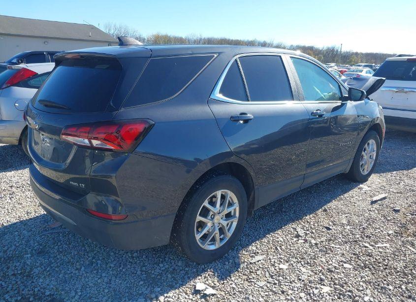 Photo 4 of 2022 Chevrolet Equinox AWD LT (VIN 2GNAXUEV9N6110353)