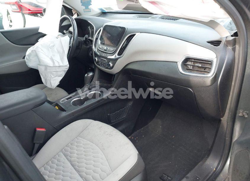 Photo 5 of 2019 Chevrolet Equinox LT (VIN 2GNAXUEVXK6108381)